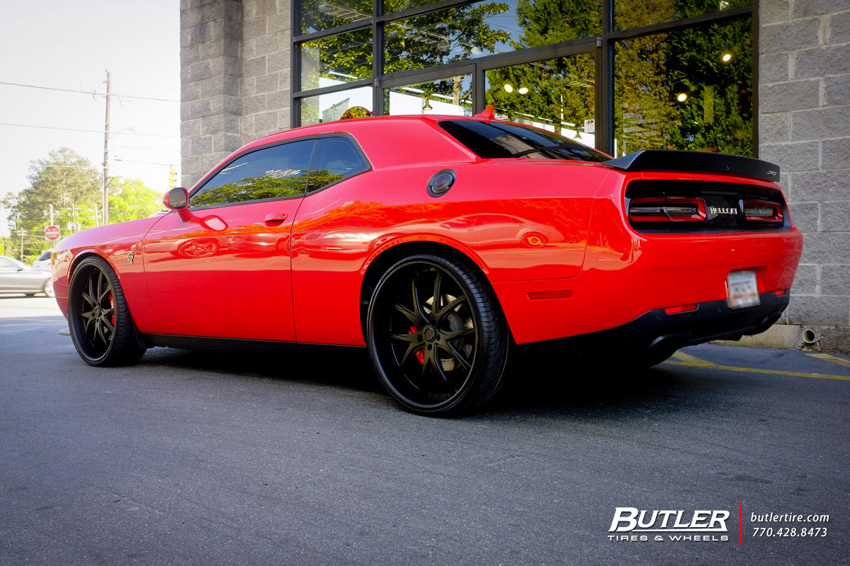 Dodge Challenger with 24in Lexani LF102 Wheels