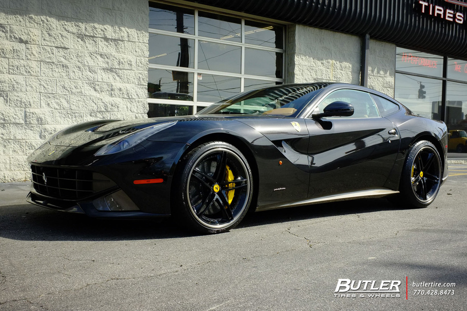 Ferrari_F12_Berlinetta_with_21