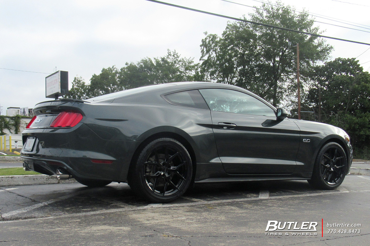 Ford Mustang with 19in Vossen HF-5 Wheels