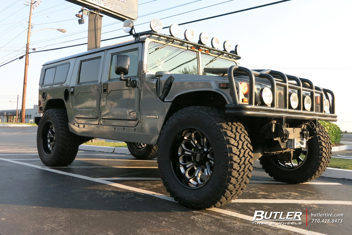 Hummer H1 with 22in Grid Offroad GF3 Wheels