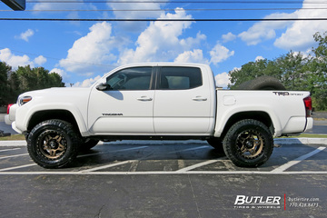 Toyota Tacoma with 18in Fuel Anza Wheels
