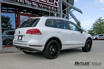 VW Touareg with 22in Victor Innsbruck Wheels