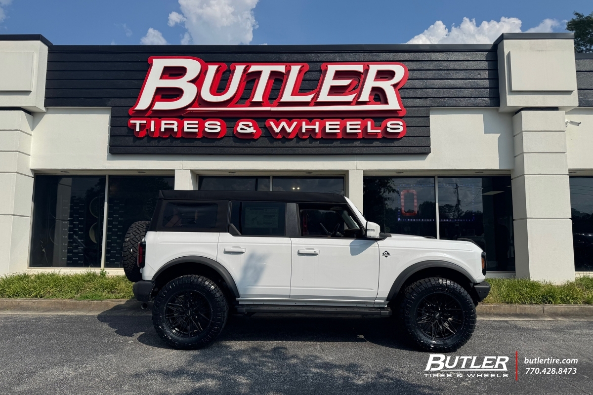 Ford Bronco with 20” Vossen HFX1 wheels and Nitto tires