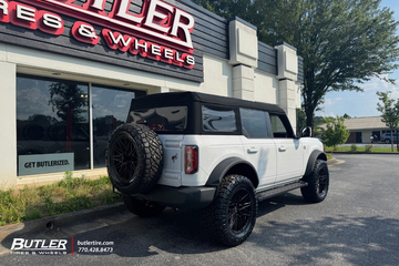 Ford Bronco with 20” Vossen HFX1 wheels and Nitto tires