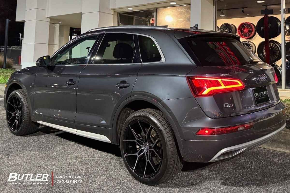 Audi Q5 with 20in Select Precision Alpine Wheels
