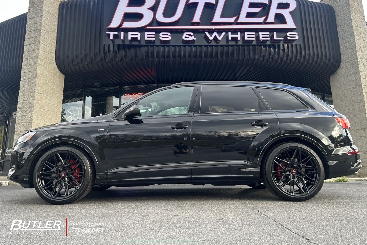 Audi Q7 with 22in Vossen HF7 Wheels