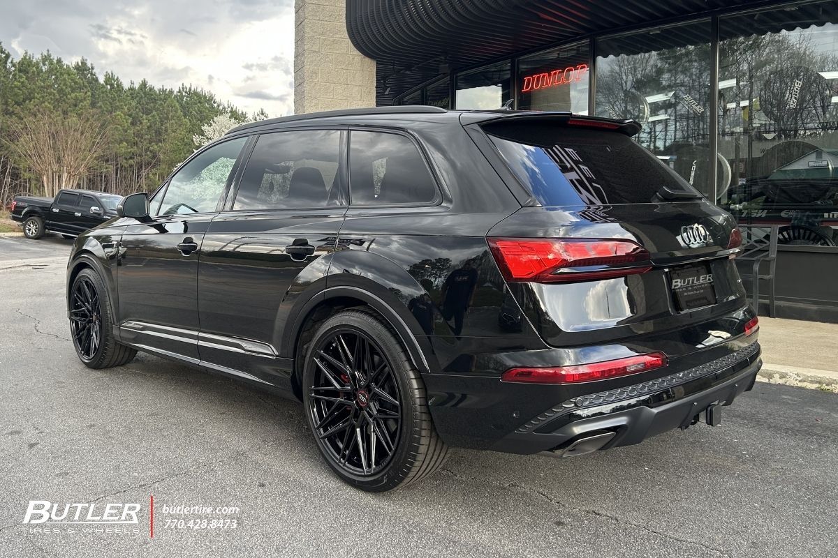 Audi Q7 with 22in Vossen HF7 Wheels