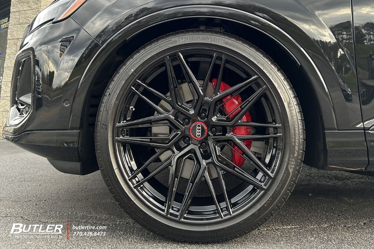 Audi Q7 with 22in Vossen HF7 Wheels