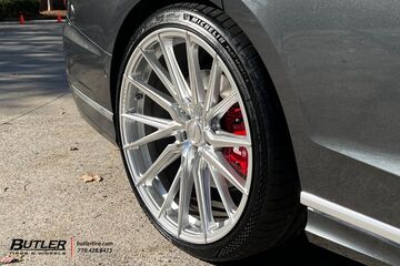 Audi S8 with 22in Vossen HF4T Wheels