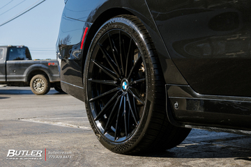 BMW I7 with 22in Vossen HFX-4 Wheels