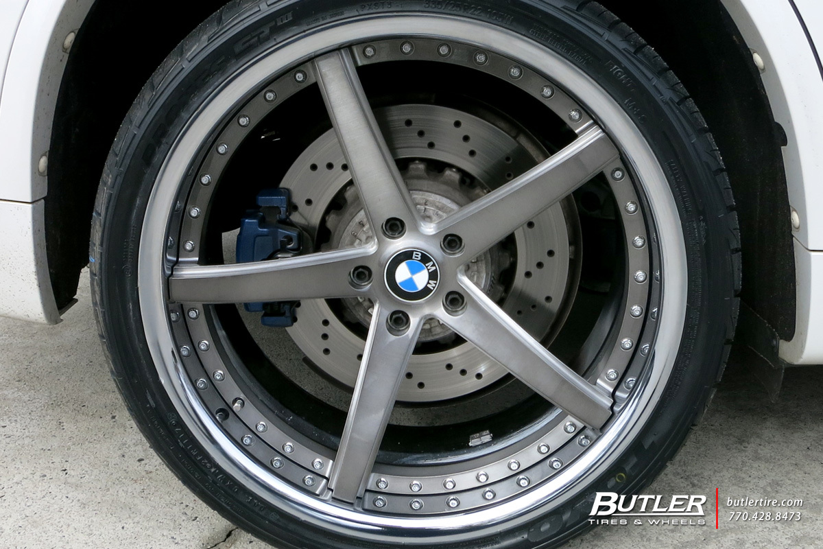 BMW X5M with 22in Savini SV44 Wheels