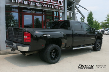 Chevrolet 3500HD Dually with 20in Fuel Maverick Wheels