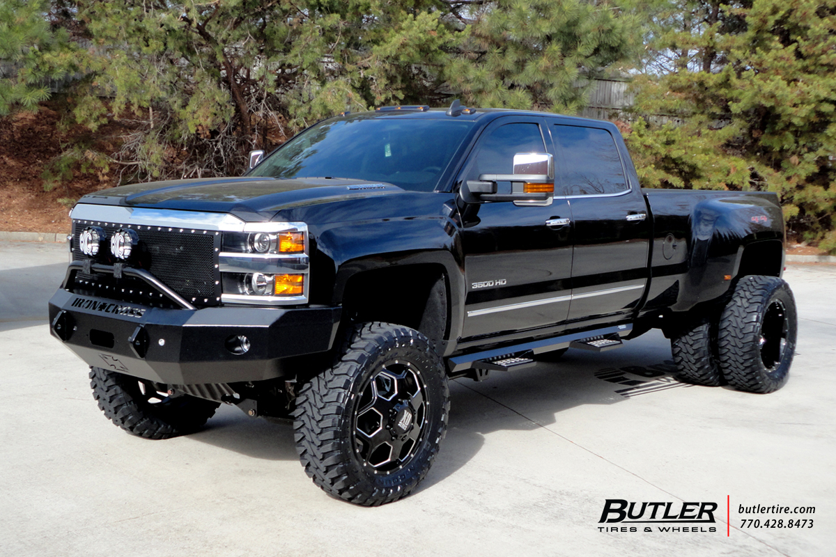 Chevrolet 3500HD Dually with 22in XD Battalion Wheels