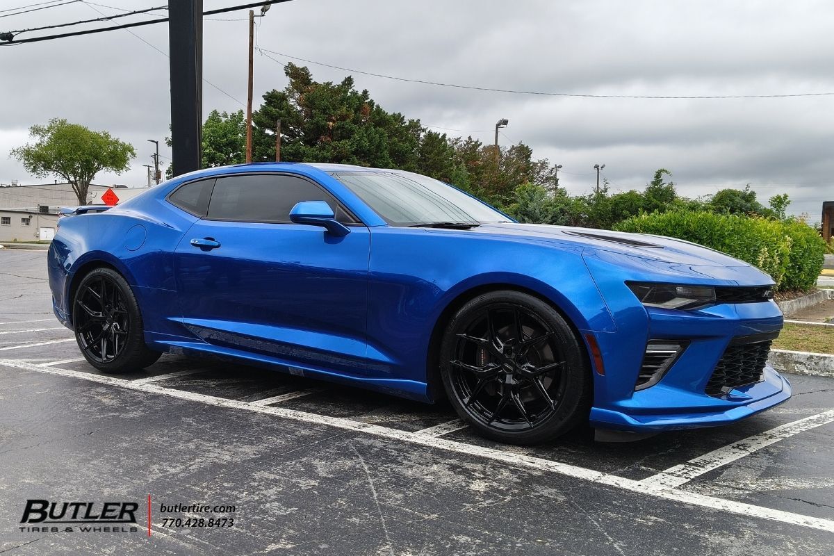 Chevrolet Camaro with 20in Vossen HF5 Wheels
