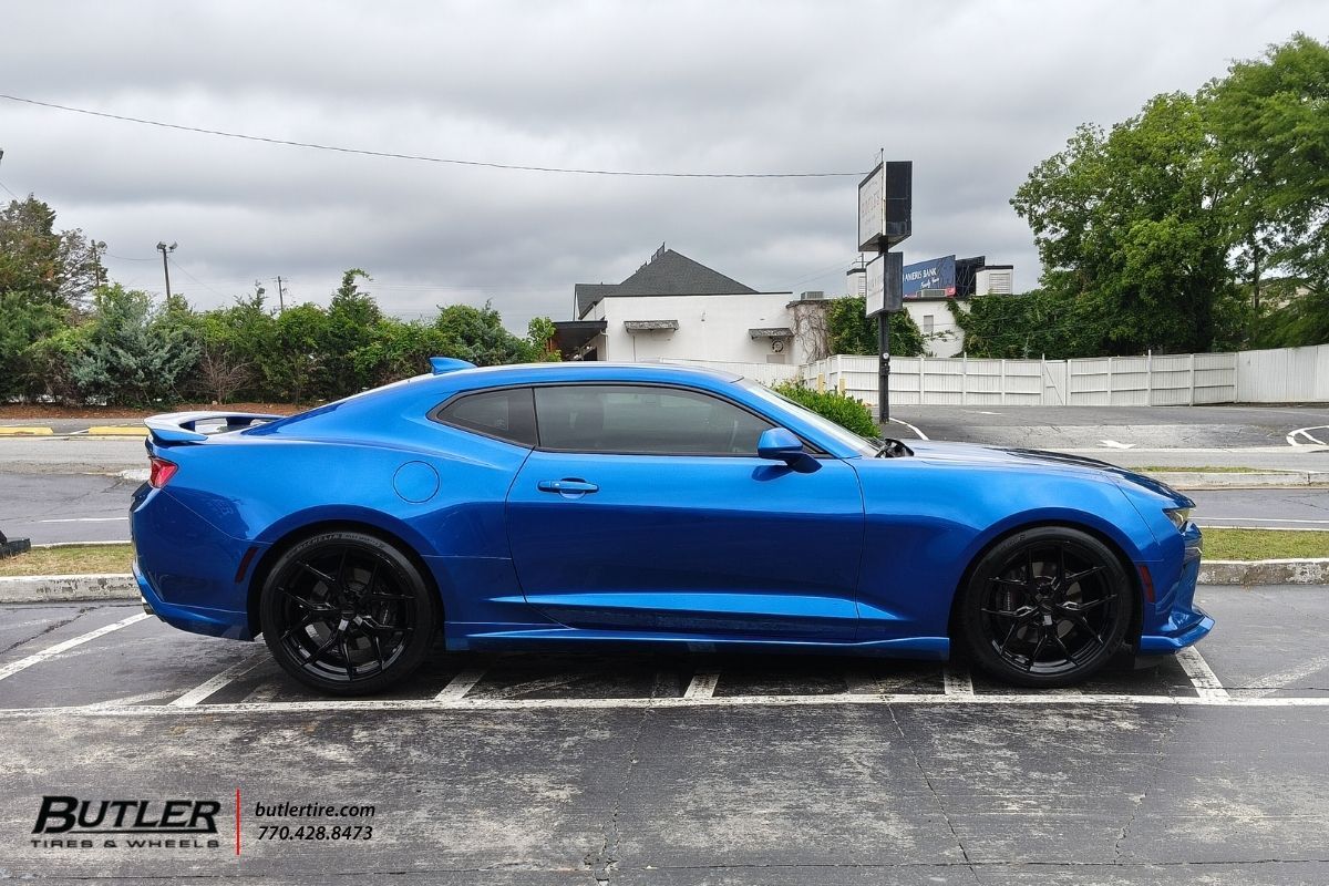 Chevrolet Camaro with 20in Vossen HF5 Wheels