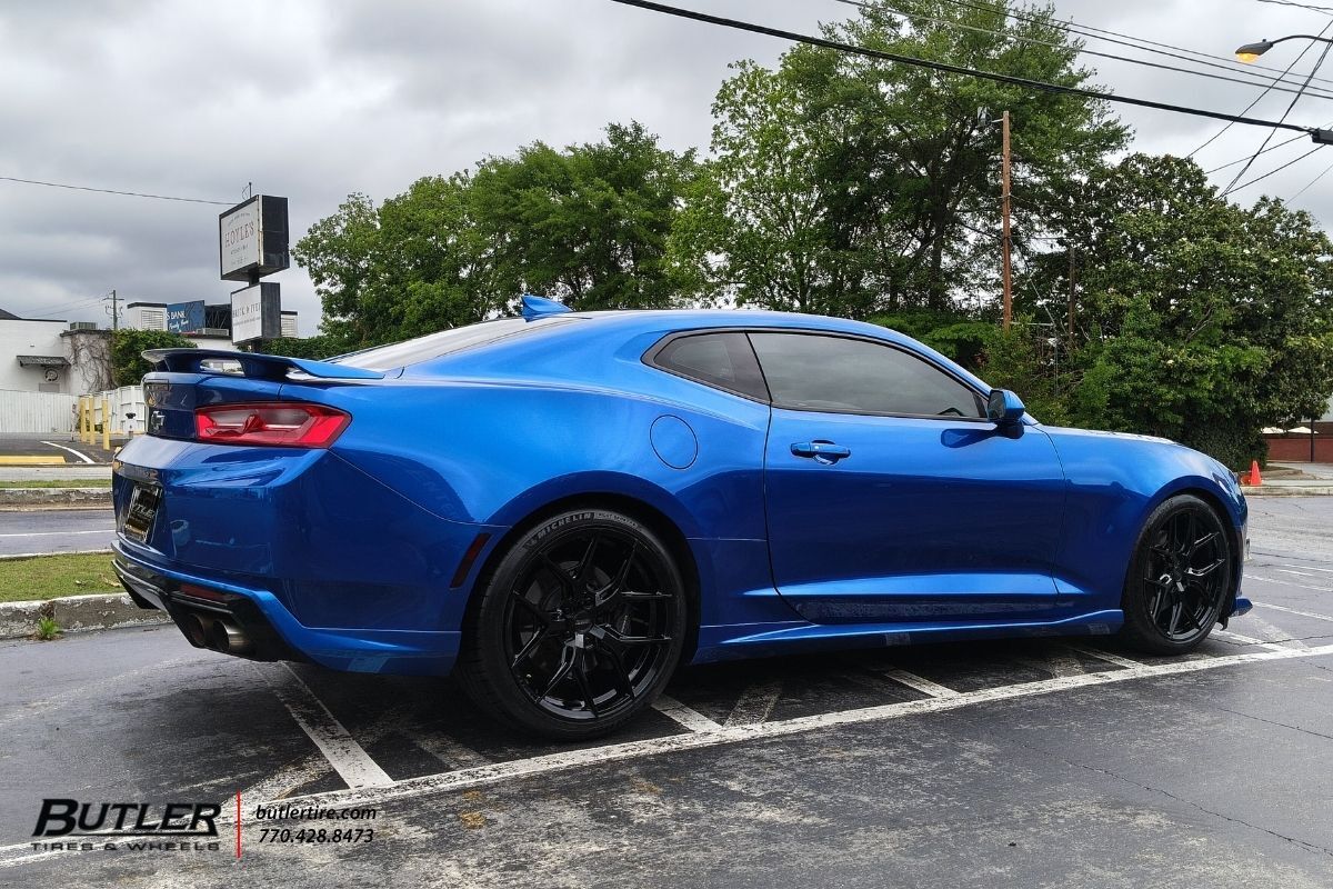 Chevrolet Camaro with 20in Vossen HF5 Wheels
