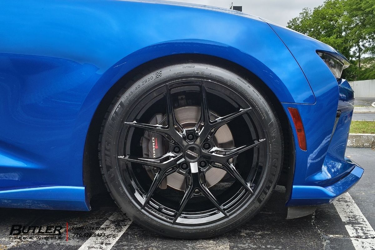 Chevrolet Camaro with 20in Vossen HF5 Wheels