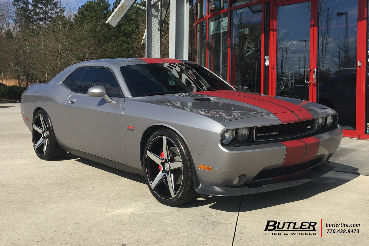 Dodge Challenger with 22in Savini BM11 Wheels