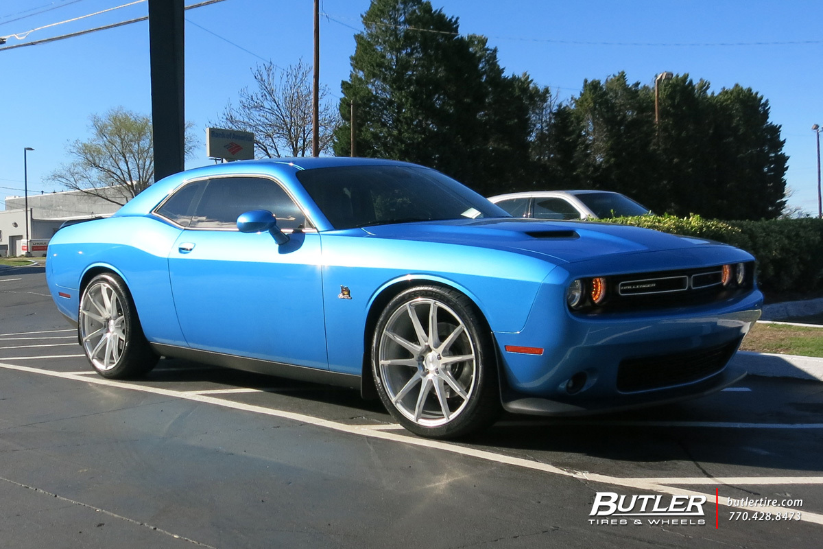 Dodge Challenger with 22in Savini BM12 Wheels
