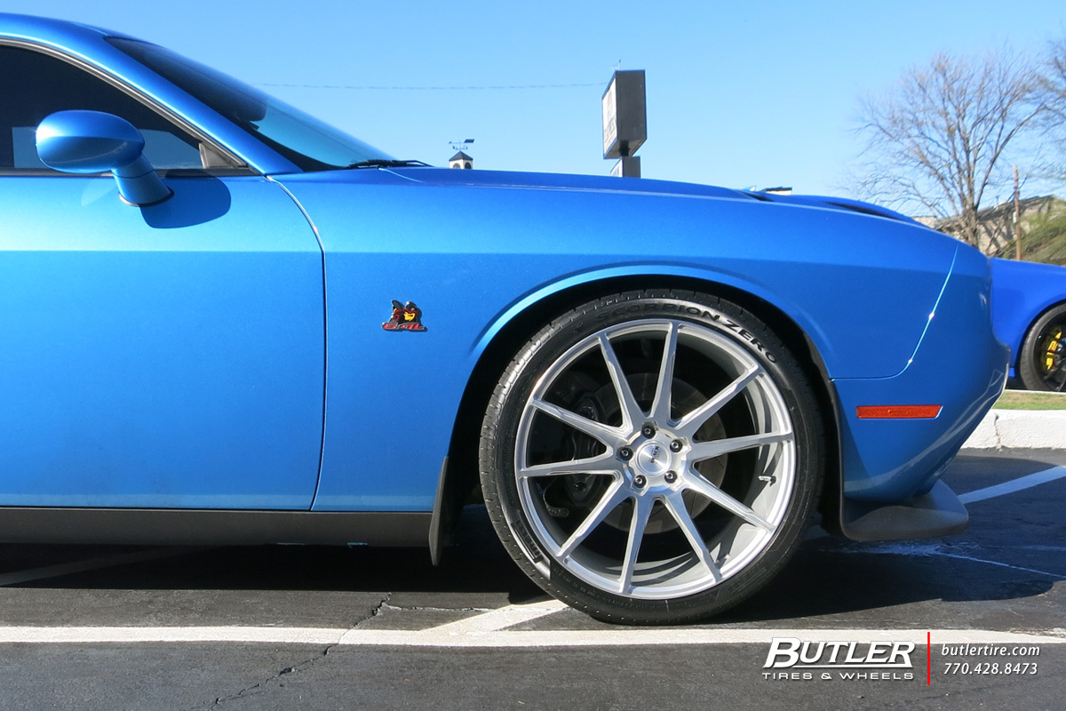 Dodge Challenger with 22in Savini BM12 Wheels