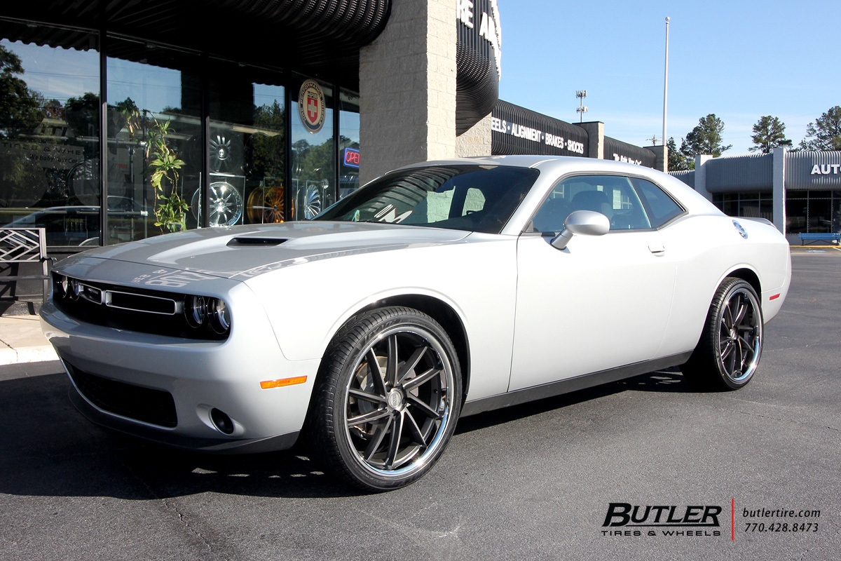 Dodge Challenger with 22in XO Florence Wheels