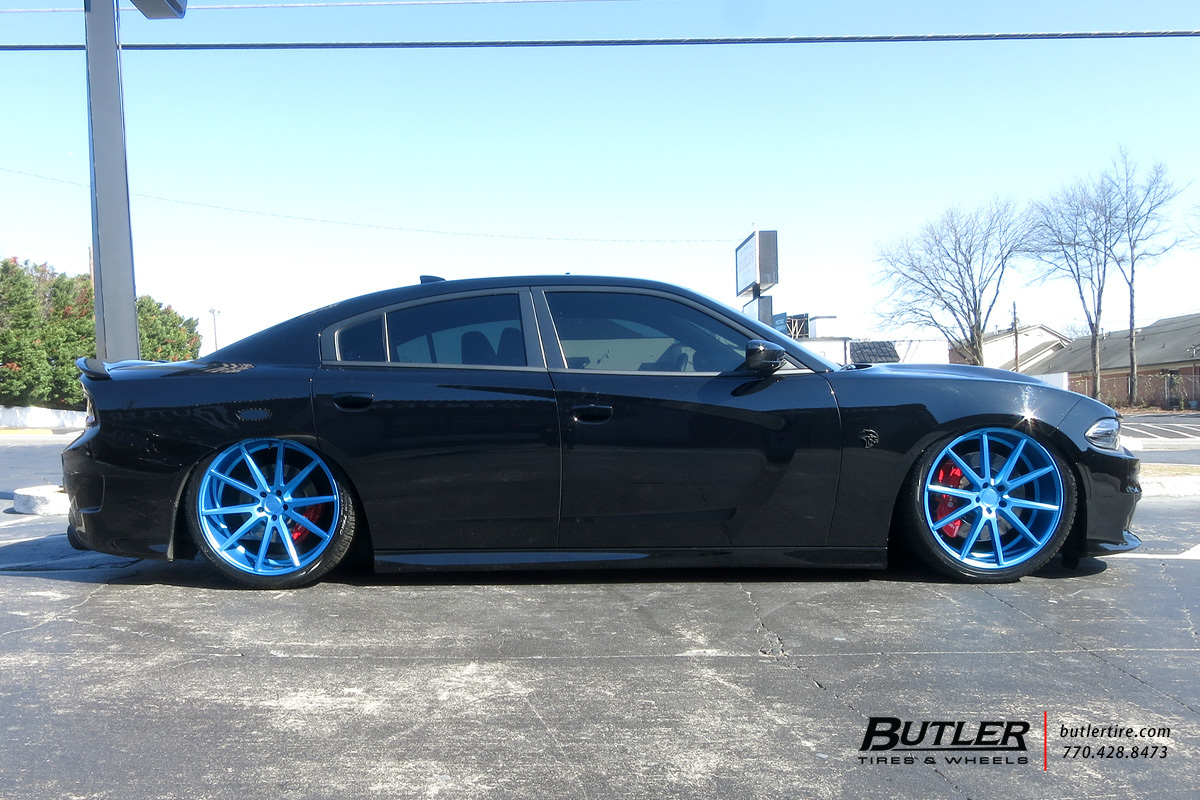 Dodge Charger with 22in Vossen VFS1 Wheels