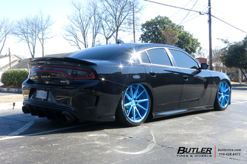 Dodge Charger with 22in Vossen VFS1 Wheels