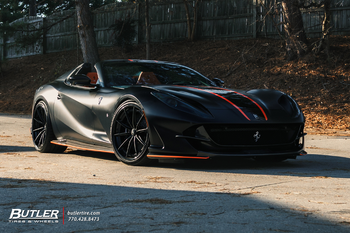 Ferrari 812 with  1886 G010 Wheels