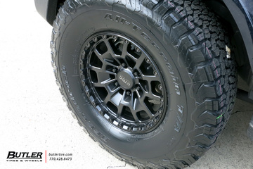 Ford Bronco with 17in KMC KM718 Wheels