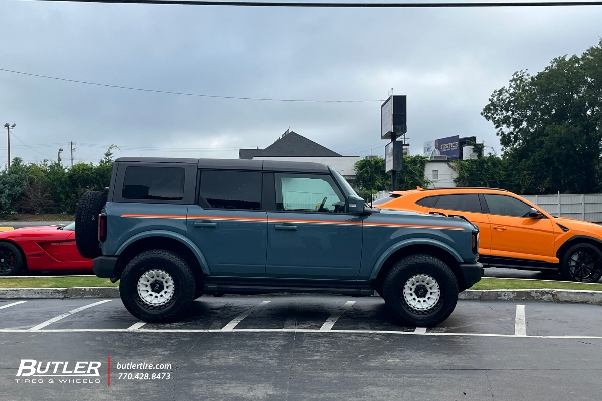Ford Bronco with 18in Black Rhino Barrage wheels and Cooper Discoverer Road+Trail AT tires