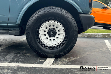 Ford Bronco with 18in Black Rhino Barrage wheels and Cooper Discoverer Road+Trail AT tires