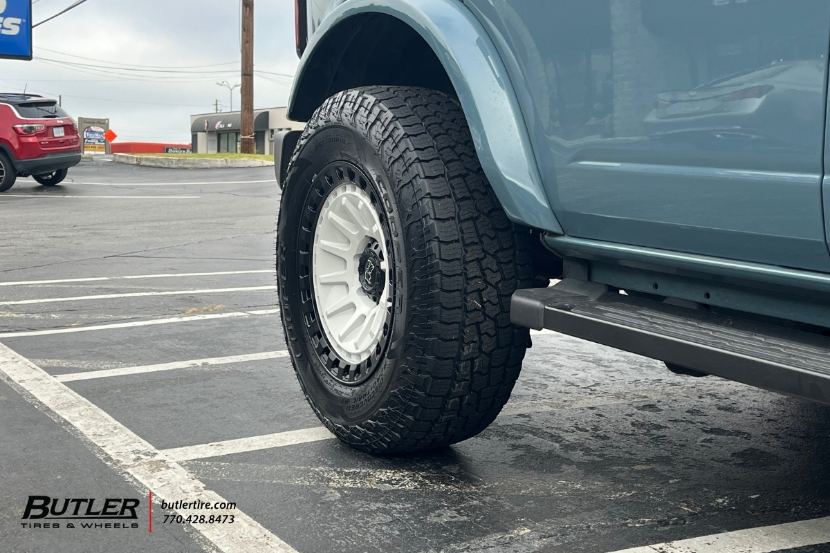 Ford Bronco with 18in Black Rhino Barrage wheels and Cooper Discoverer Road+Trail AT tires
