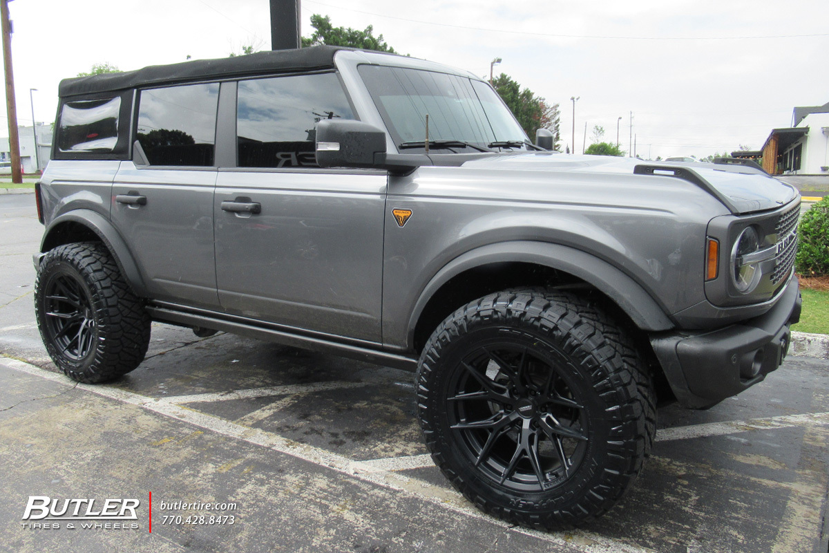 Ford Bronco with 20in Vossen HF6-4 Wheels