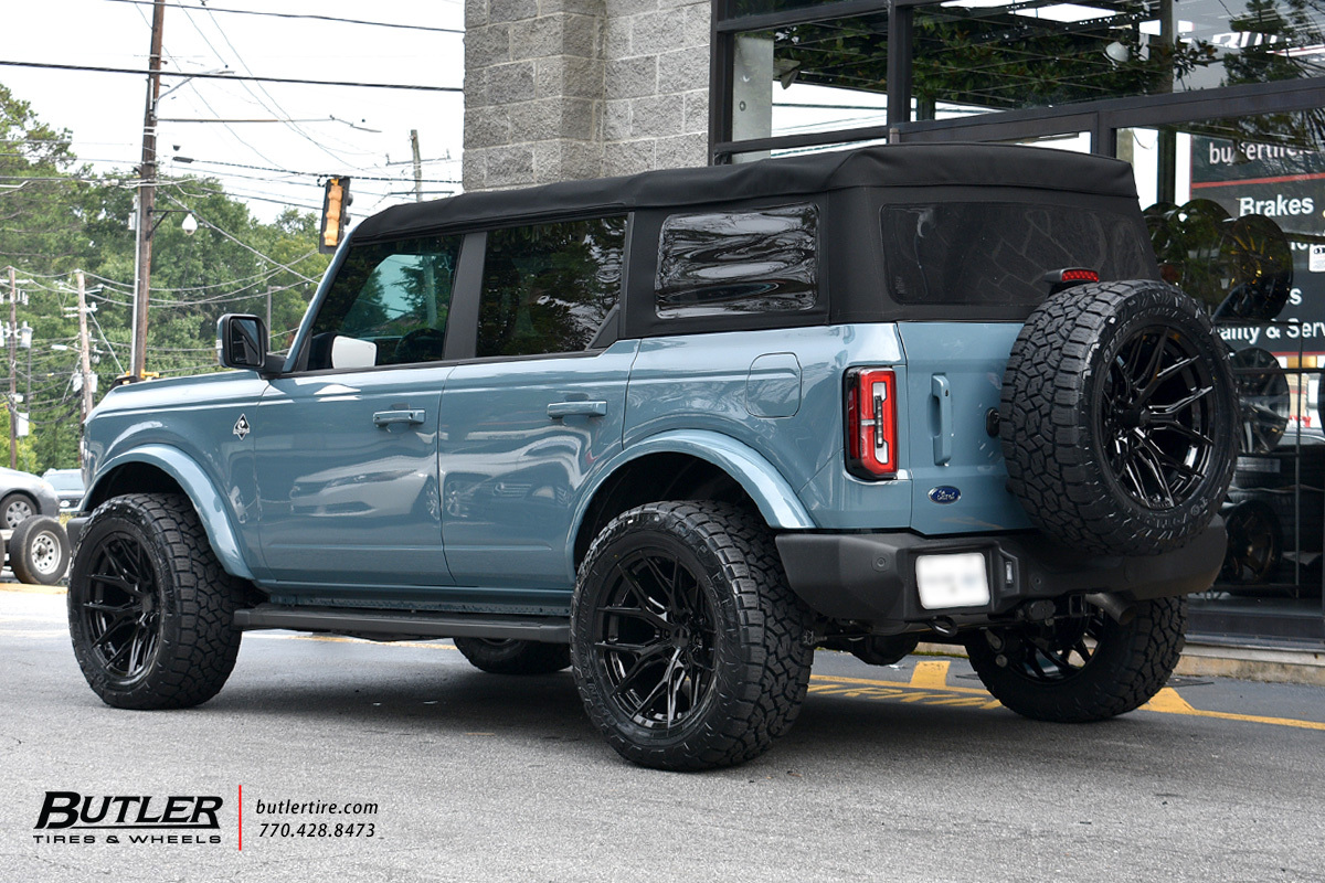 Ford Bronco with 20in Vossen HF6-5 Wheels