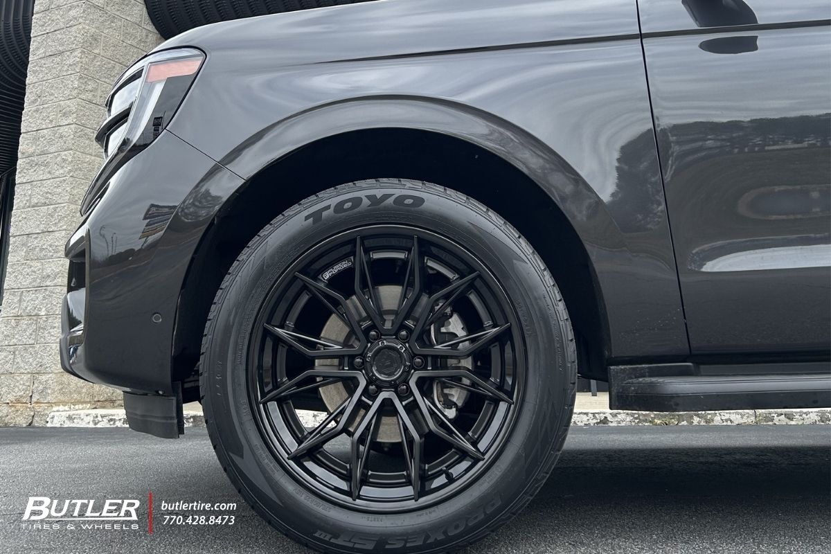 Ford Expedition with 22in 22in Fuel Mutiny Wheels