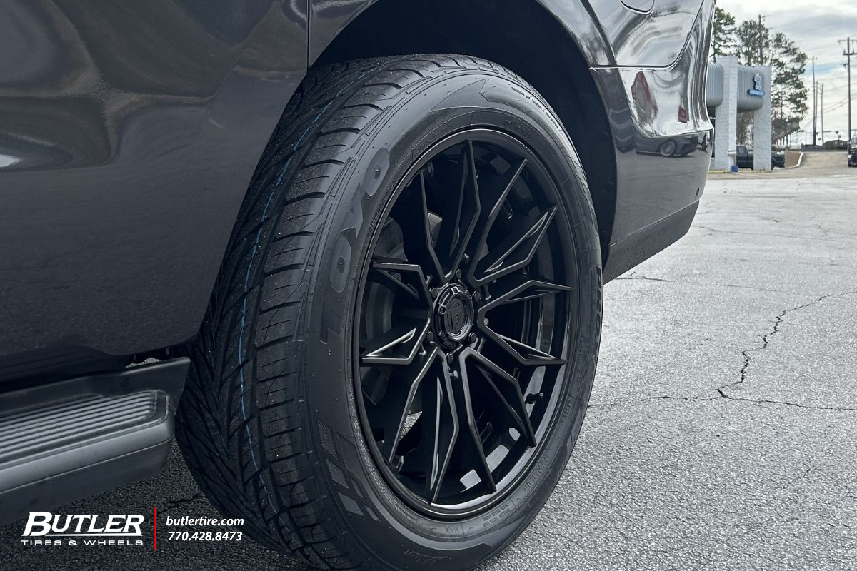 Ford Expedition with 22in 22in Fuel Mutiny Wheels