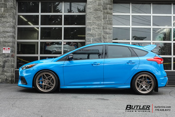 Ford Focus RS with 19in Vossen LC104 Wheels