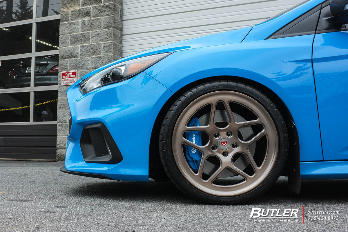 Ford Focus RS with 19in Vossen LC104 Wheels
