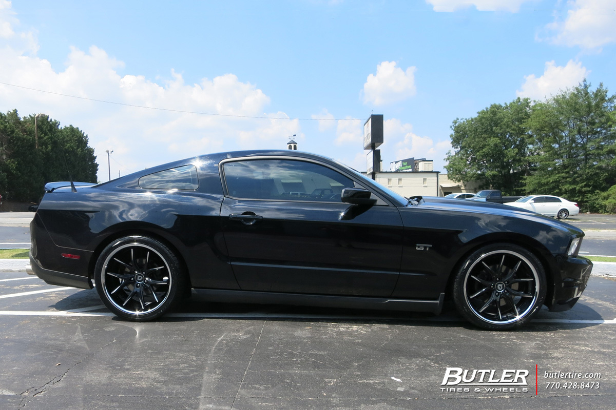Ford Mustang with 20in Lexani R-Twelve Wheels