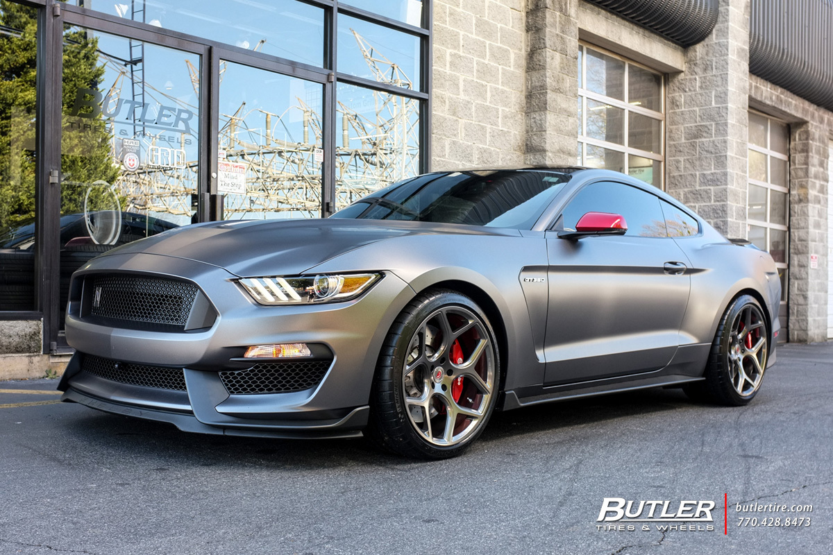 Ford Mustang with 20in Vossen CG-205 Wheels