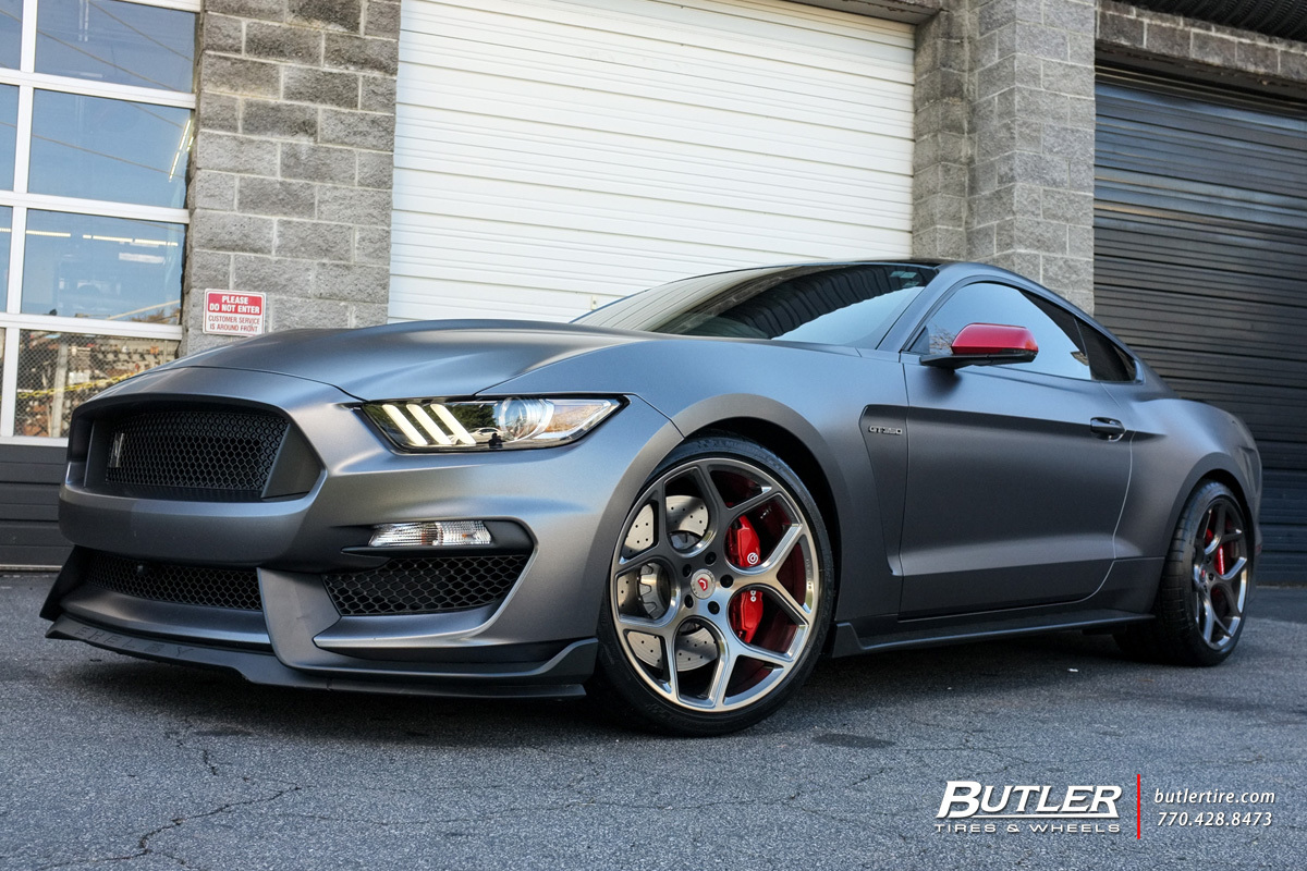 Ford Mustang with 20in Vossen CG-205 Wheels