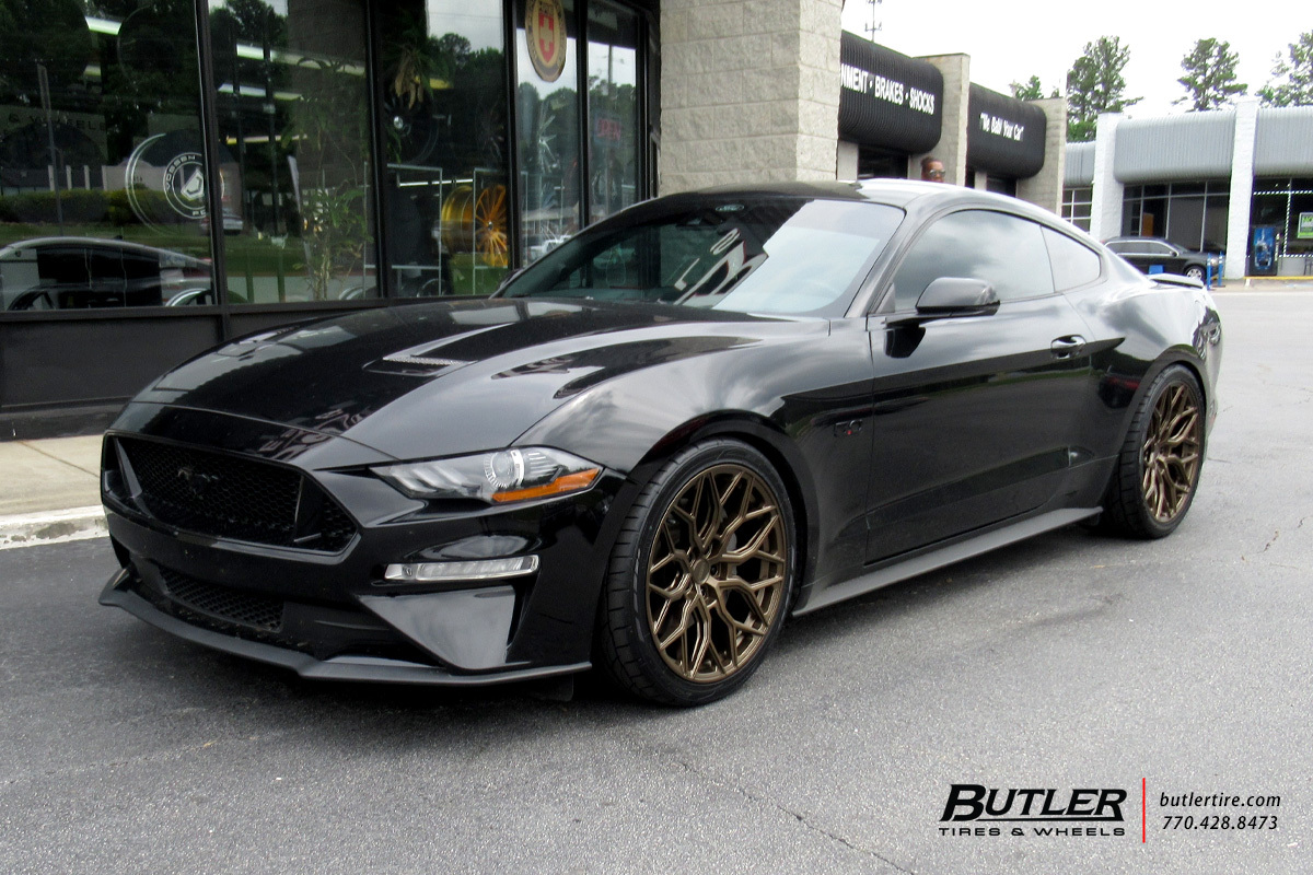Ford Mustang with 20in Vossen HF-2 Wheels