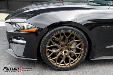 Ford Mustang with 20in Vossen HF-2 Wheels