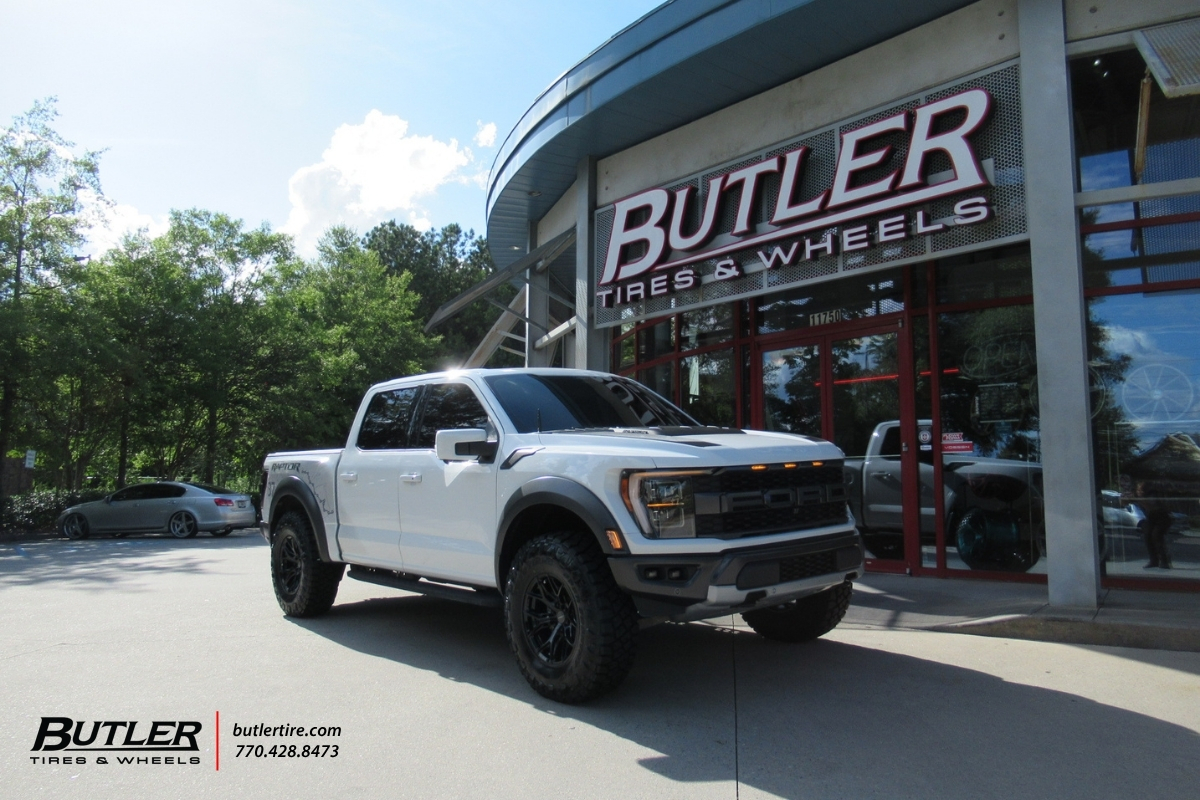 Ford Raptor with 18in Vossen HF64 Wheels