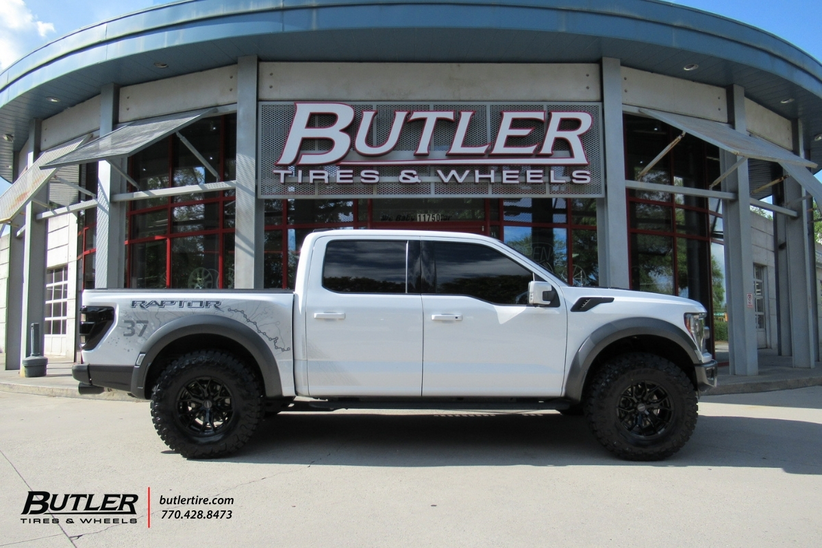 Ford Raptor with 18in Vossen HF64 Wheels