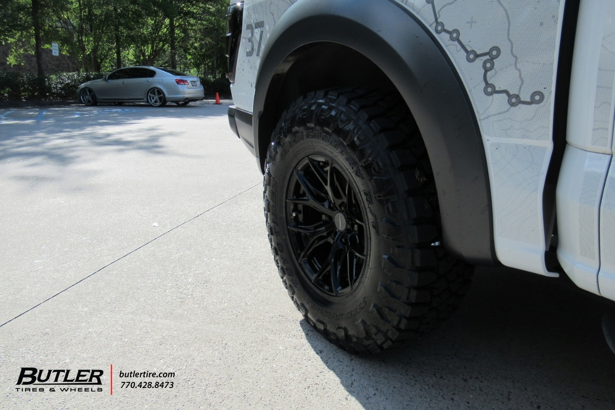 Ford Raptor with 18in Vossen HF64 Wheels