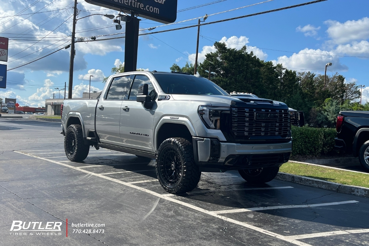 GMC Denali 2500HD with 22in Vossen HFX-1 Wheels