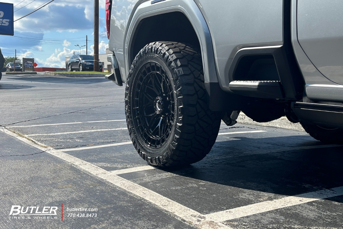 GMC Denali 2500HD with 22in Vossen HFX-1 Wheels