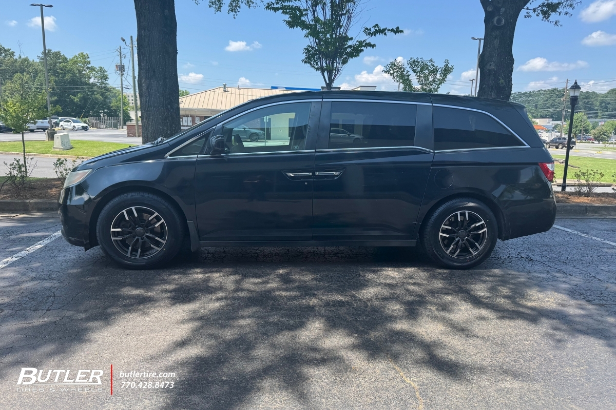 Honda Odyssey with 17” Liquid Metal Splice wheels and Westlake tires 