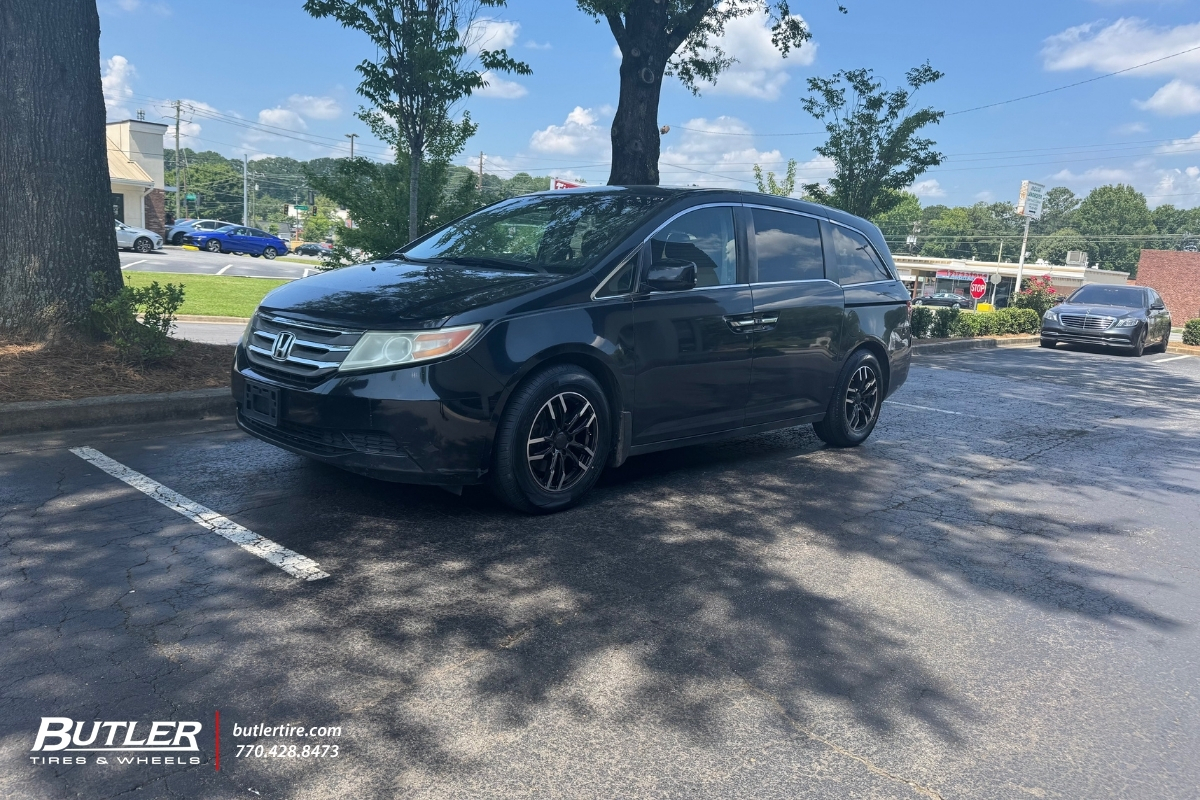 Honda Odyssey with 17” Liquid Metal Splice wheels and Westlake tires 